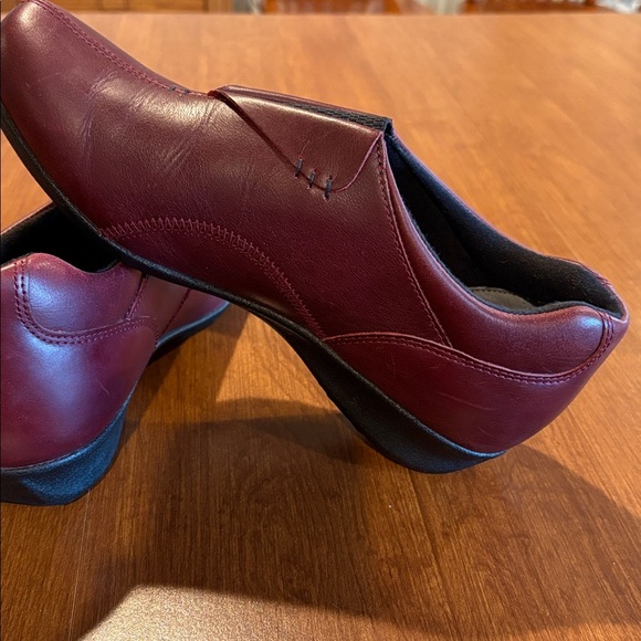 Drew Harper women’s shoes maroon color size 10 medium. - Picture 11 of 12